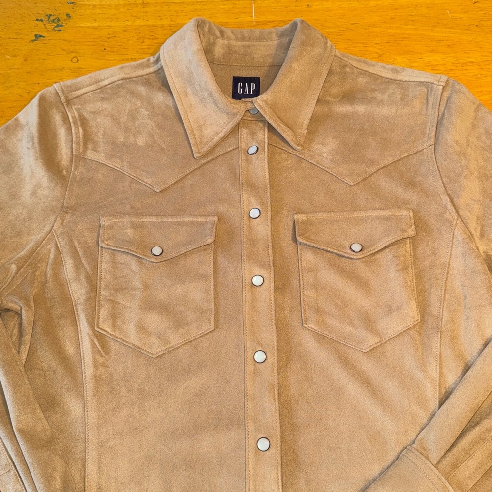 GAP women’s faux suede top. Size Large. New without tag. - Picture 2 of 8